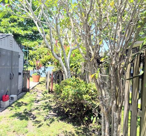 Tiny photo for 13541 SW 10th Pl, Davie, FL 33325 (MLS # A12007925)