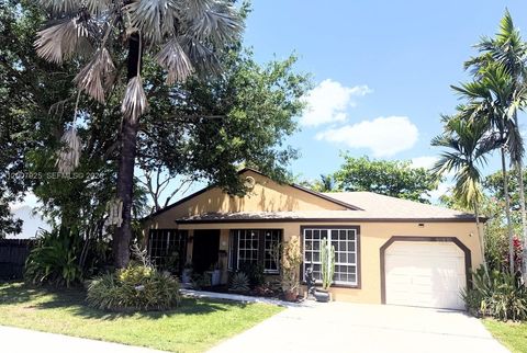 Tiny photo for 13541 SW 10th Pl, Davie, FL 33325 (MLS # A12007925)