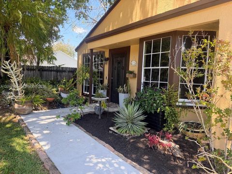 Tiny photo for 13541 SW 10th Pl, Davie, FL 33325 (MLS # A12007925)