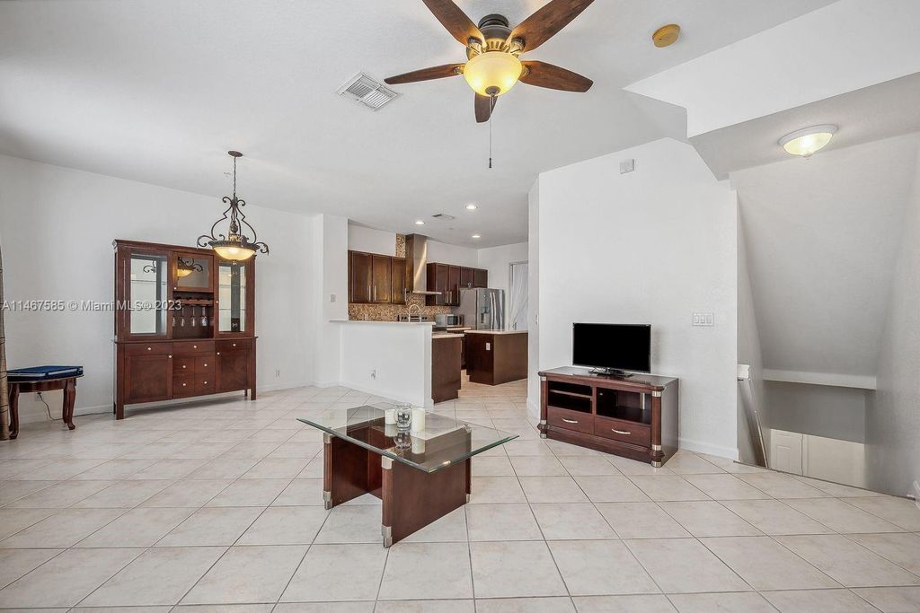 Photo of 2889 S Greenleaf Cir, Boynton Beach, FL 33426 (MLS # A11467585)