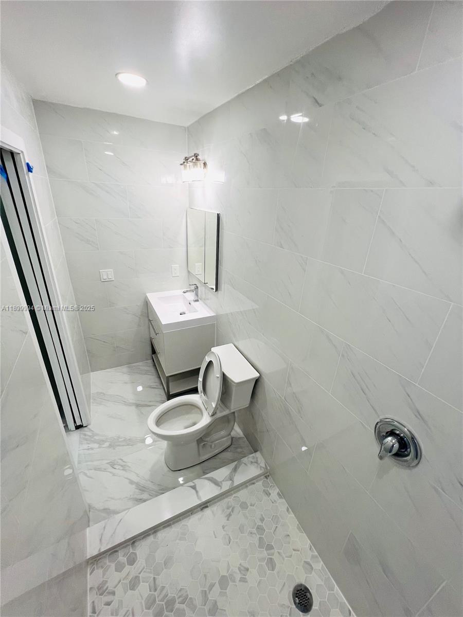 DIXIE HEIGHTS GARDEN - Residential Lease