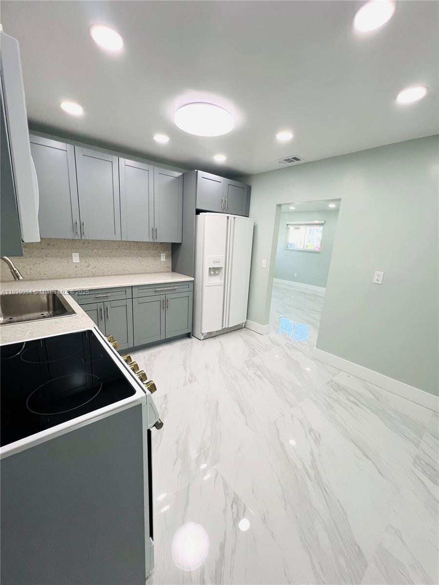 DIXIE HEIGHTS GARDEN - Residential Lease