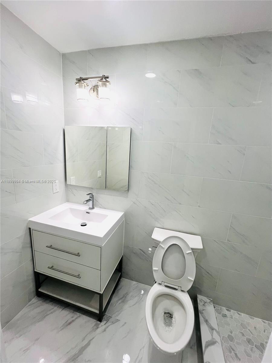 DIXIE HEIGHTS GARDEN - Residential Lease