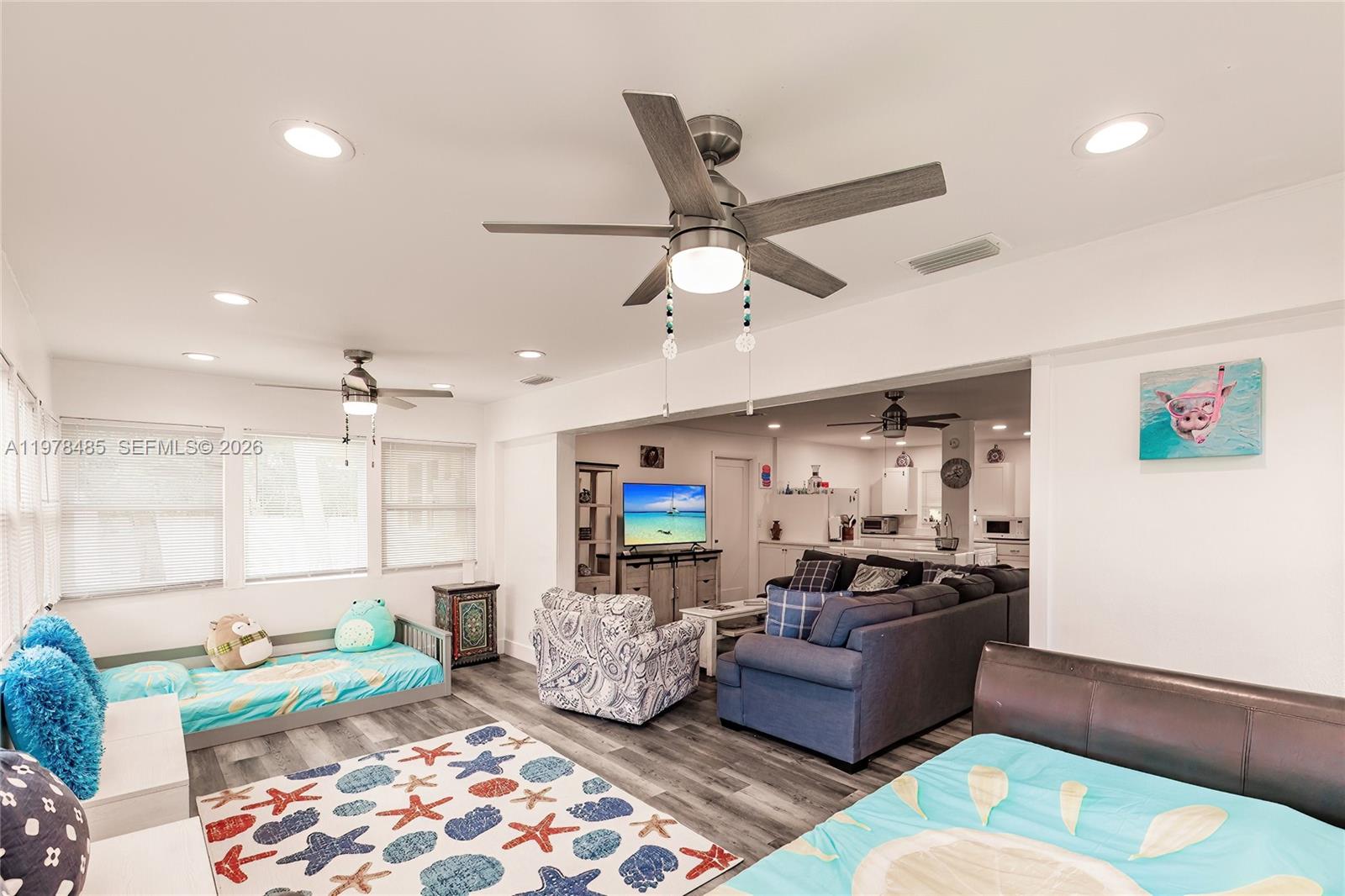 SANIBEL LAKE ESTATES - Residential