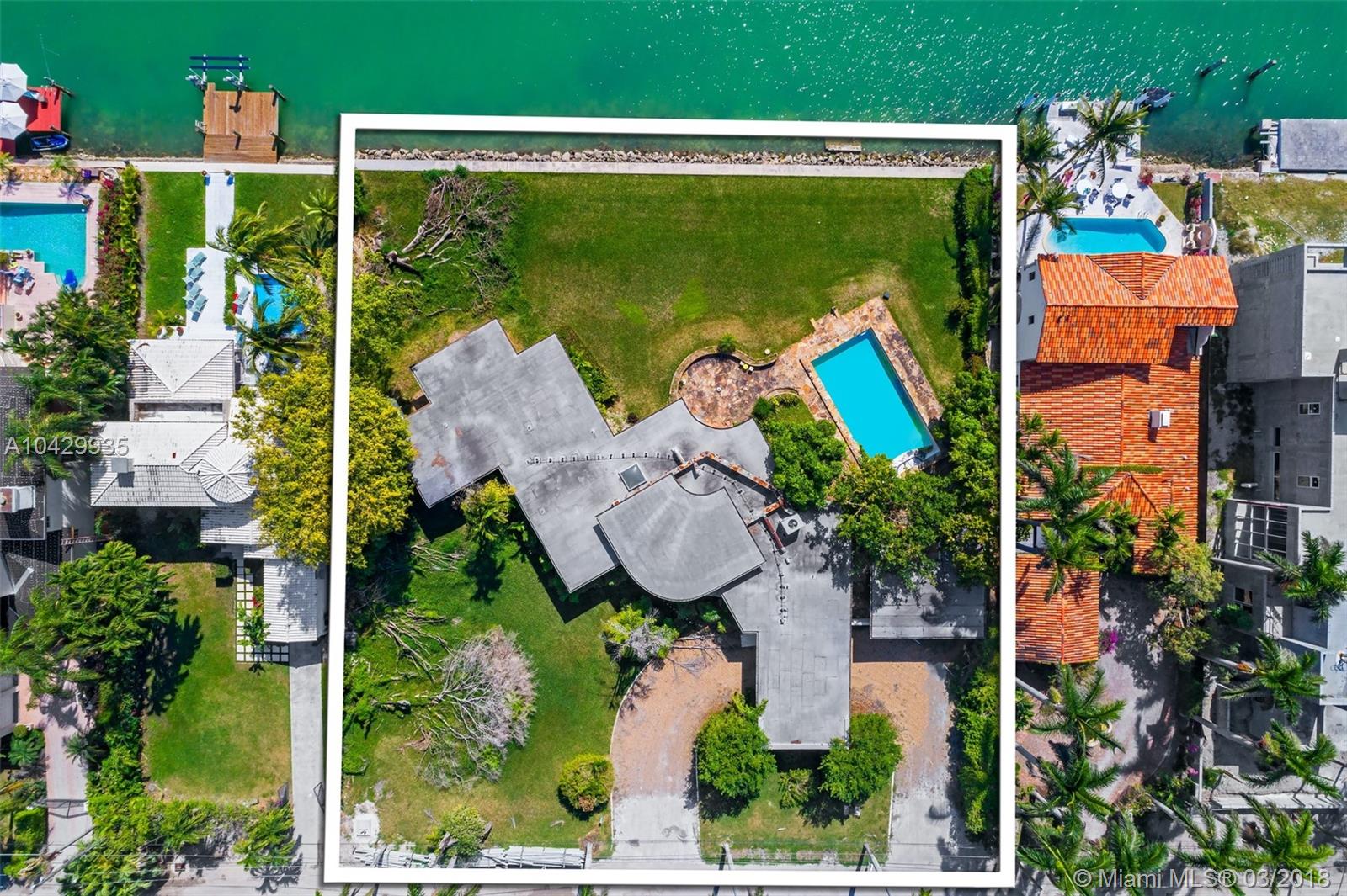 HIBISCUS ISLAND - Land