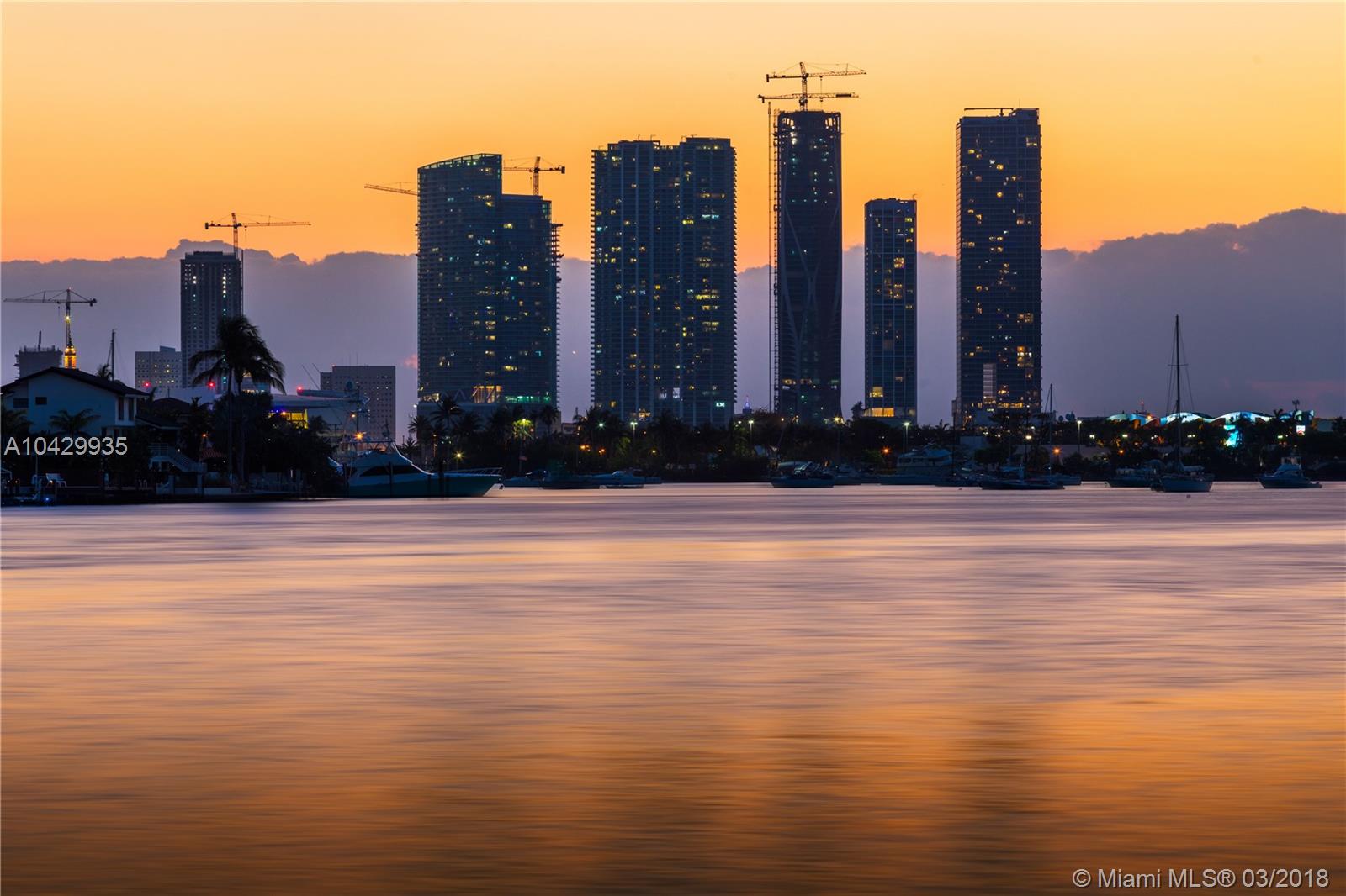 HIBISCUS ISLAND - Land