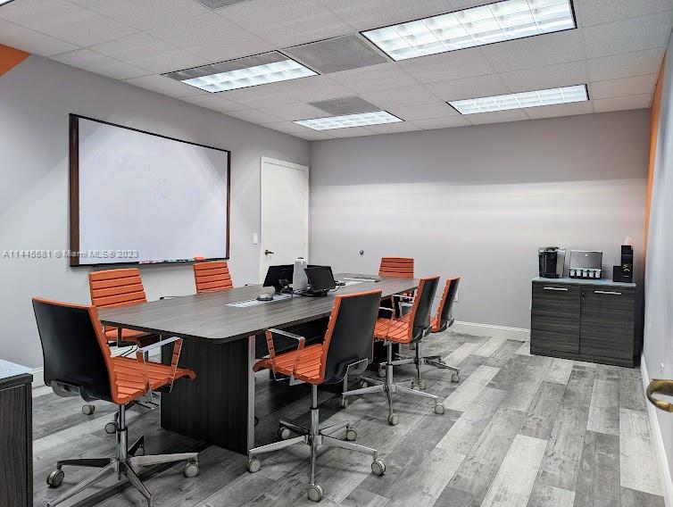 Private office with window for lease, 150 square feet. Includes high speed internet, all utilities and maintenance, complementary conference room and online conference, break area. access 24/7. free coffee and tea. Other offices for rent. coworking spaces $199. lease of 12 months one month free.