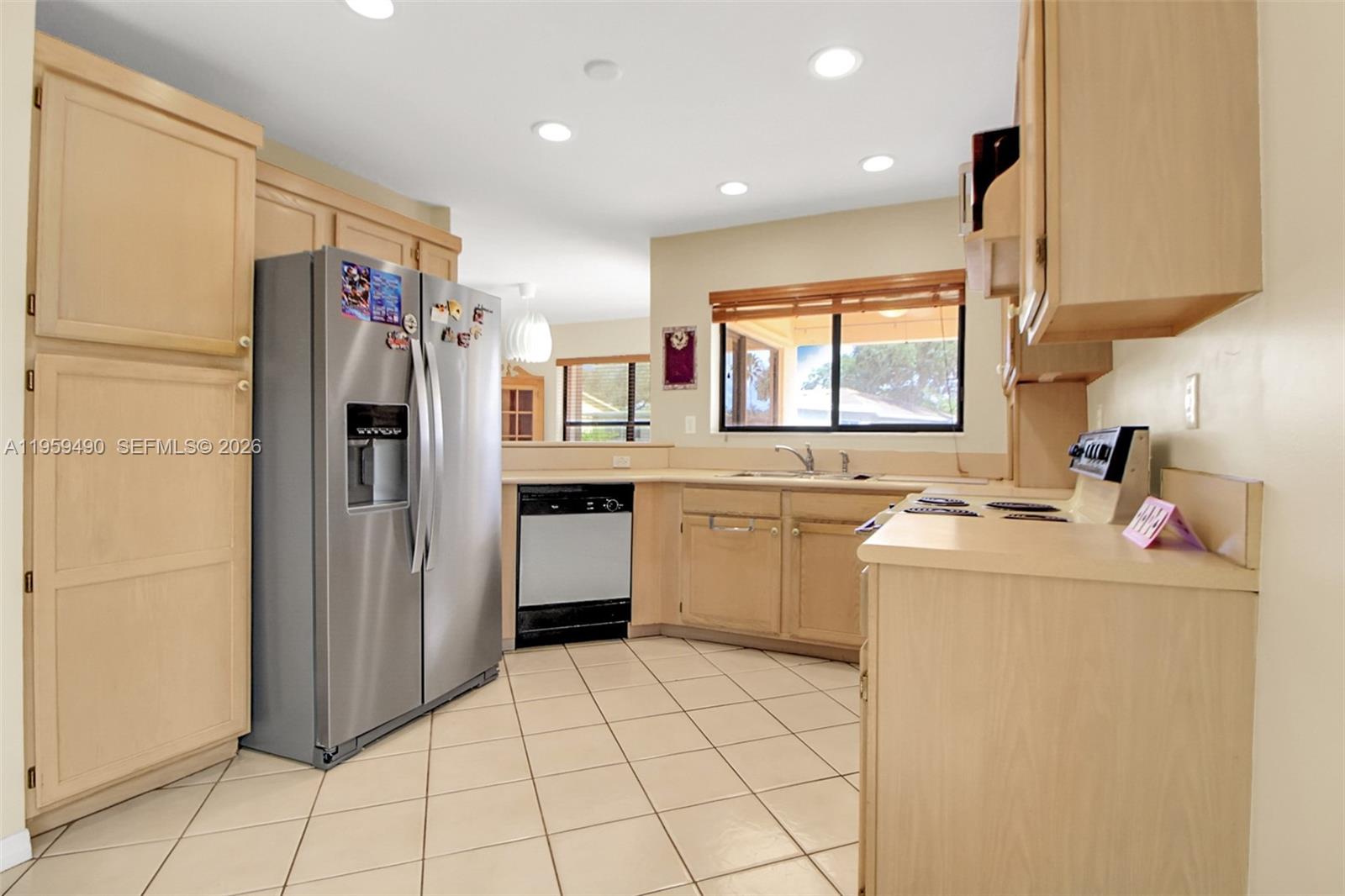 PEMBROKE LAKES SEC THREE - Residential