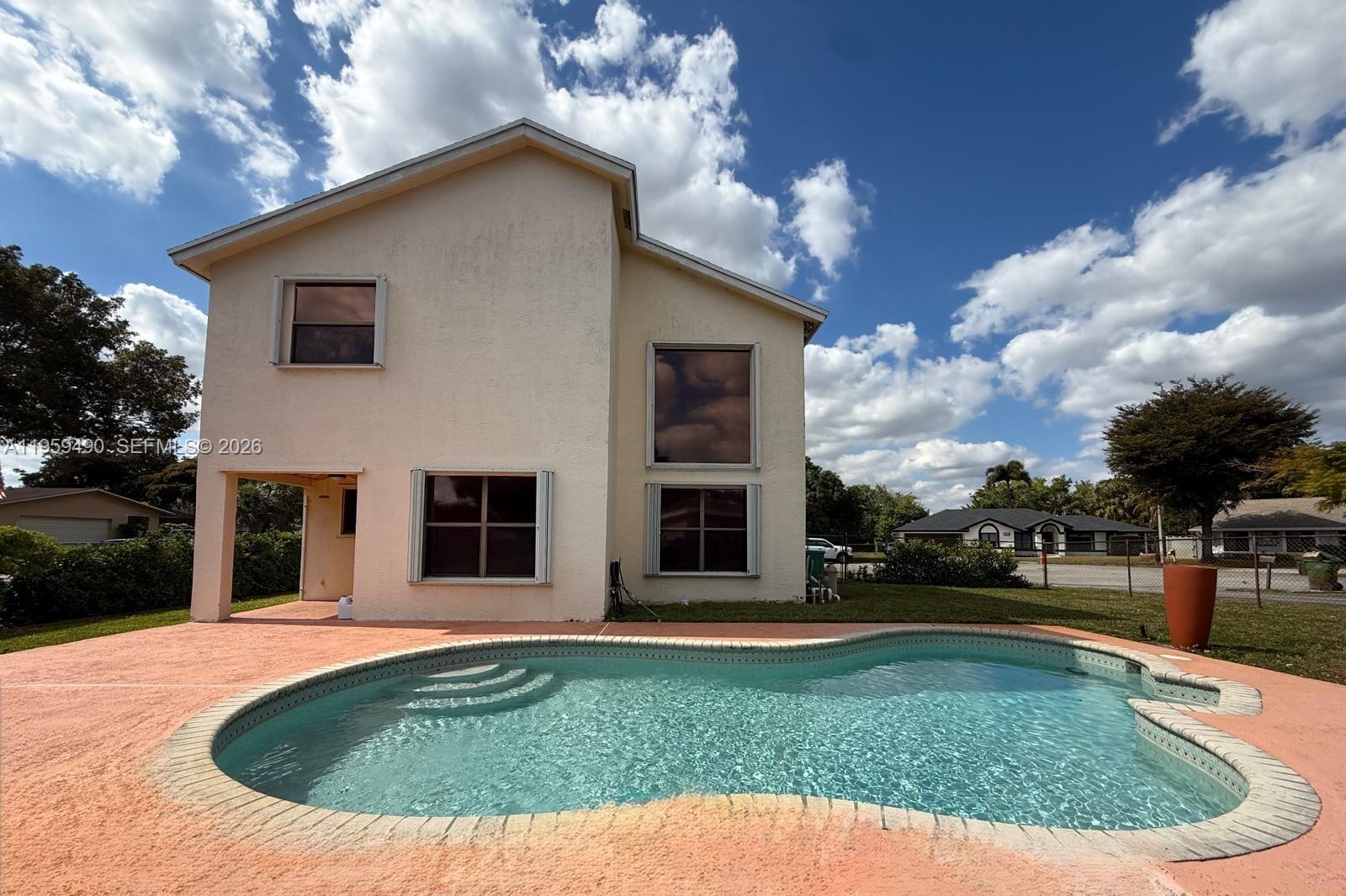 PEMBROKE LAKES SEC THREE - Residential