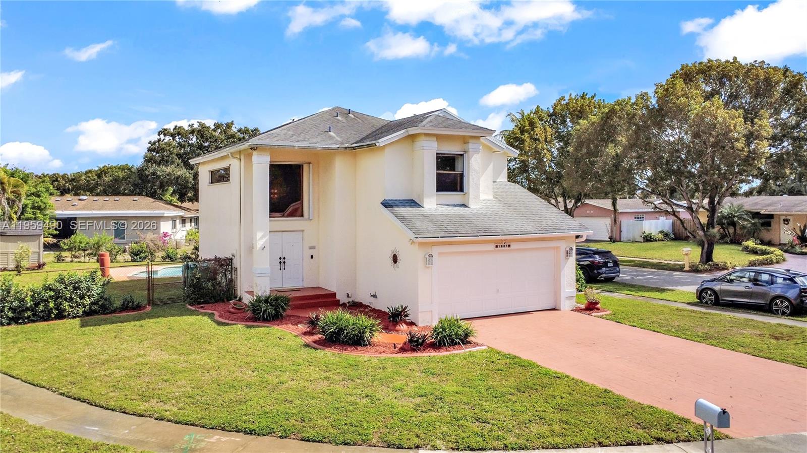 PEMBROKE LAKES SEC THREE - Residential