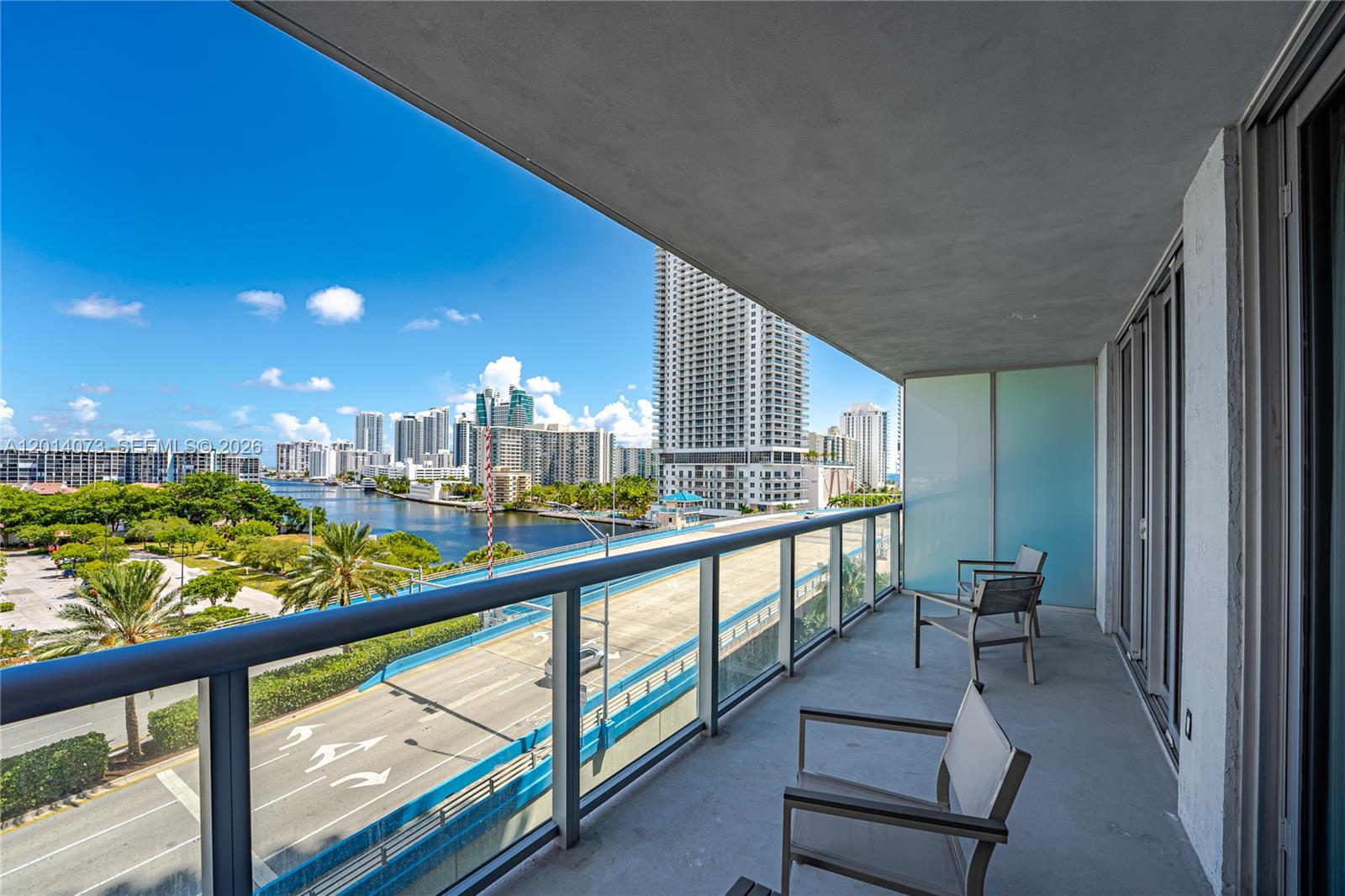 2602 E Hallandale Beach Blvd R806