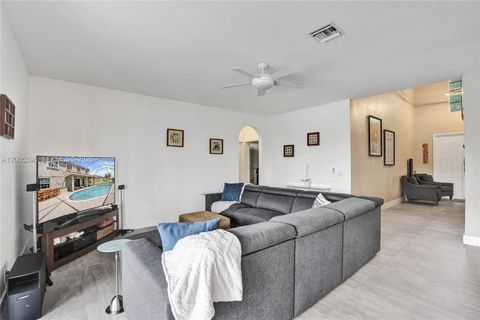 Tiny photo for 4281 Laurel Ridge Cir, Weston, FL 33331 (MLS # A12005596)