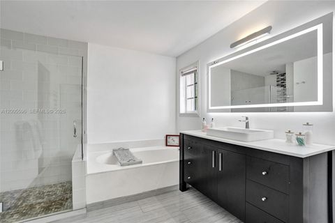 Tiny photo for 4281 Laurel Ridge Cir, Weston, FL 33331 (MLS # A12005596)