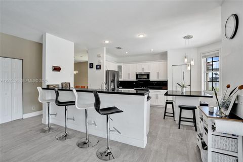 Tiny photo for 4281 Laurel Ridge Cir, Weston, FL 33331 (MLS # A12005596)