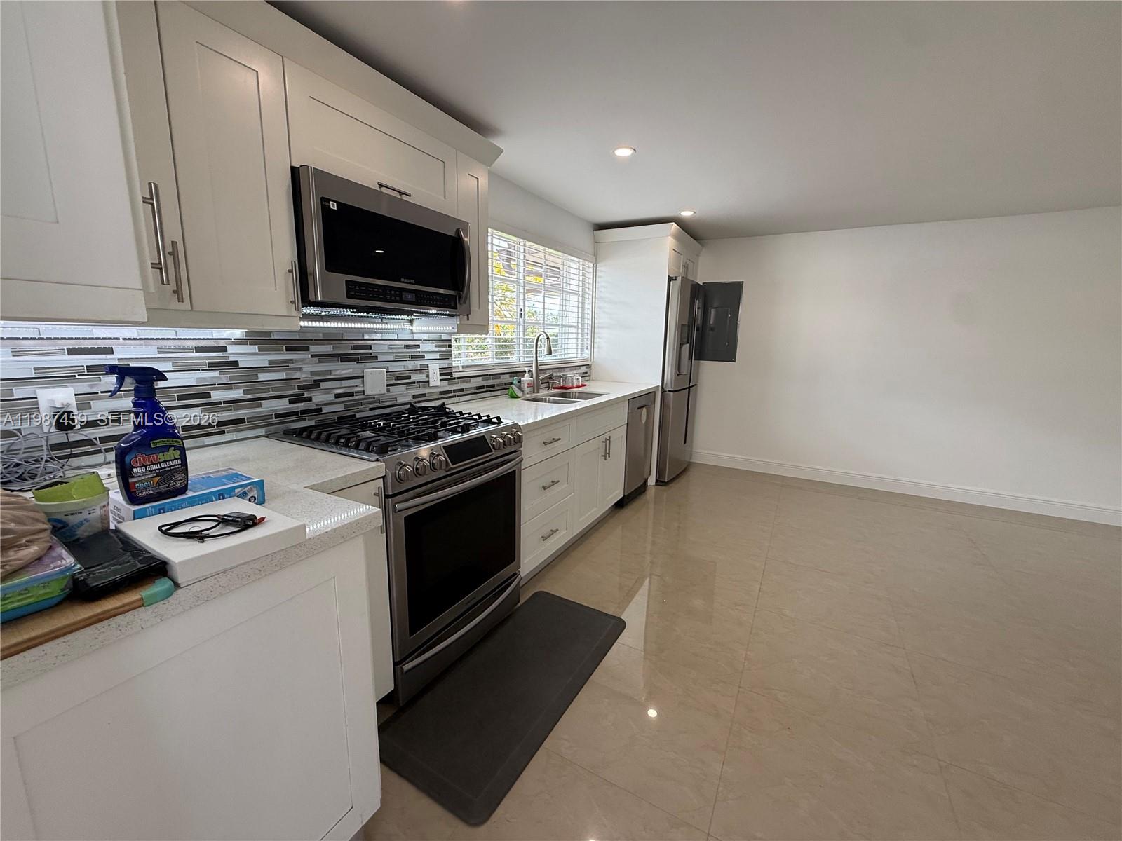 4TH ADDN TO PALM SPRINGS - Residential Lease