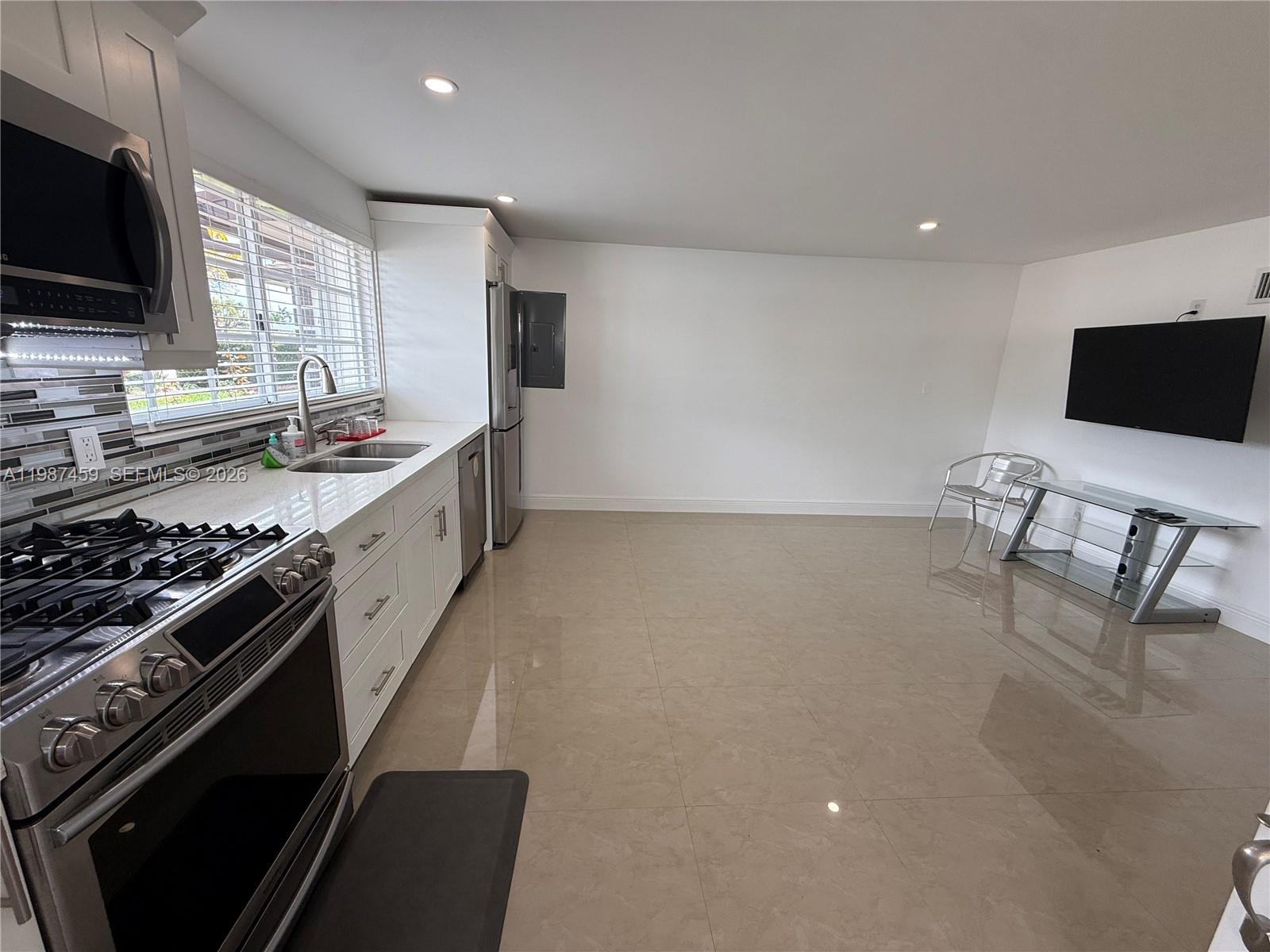 4TH ADDN TO PALM SPRINGS - Residential Lease