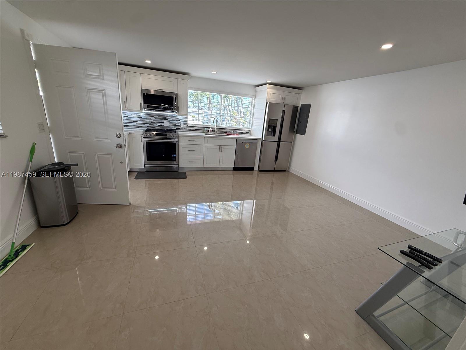 4TH ADDN TO PALM SPRINGS - Residential Lease