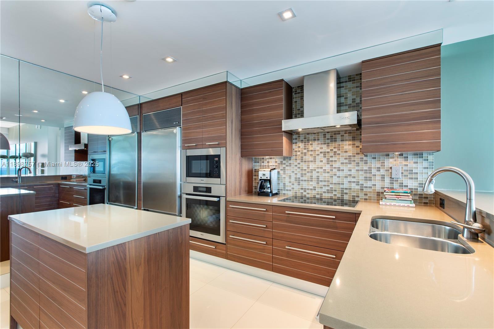 6801 Collins Ave PH-17