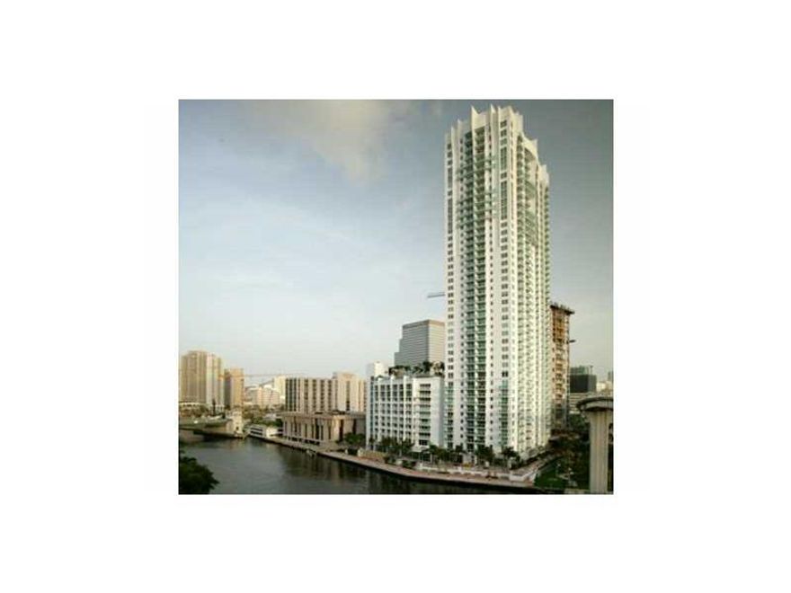 1/1 UNIQUE FLOOR PLAN APT IS THE ONLY UNIQUE UNIT IN THE BUILDING THAT HAS A TERRACE LOCATED AT POOL LEVEL. LIMITED VIEW WITH PRIVATE HUGE TERRACE. WALKING DISTANCE FROM BRICKELL FINANCIAL AREA, BANKS, RESTAURANTS AND SHOPS. **TENANT OCCUPIED UNTIL OCT.31 ,2015**. PLEASE READ BROKERS REMARKS.