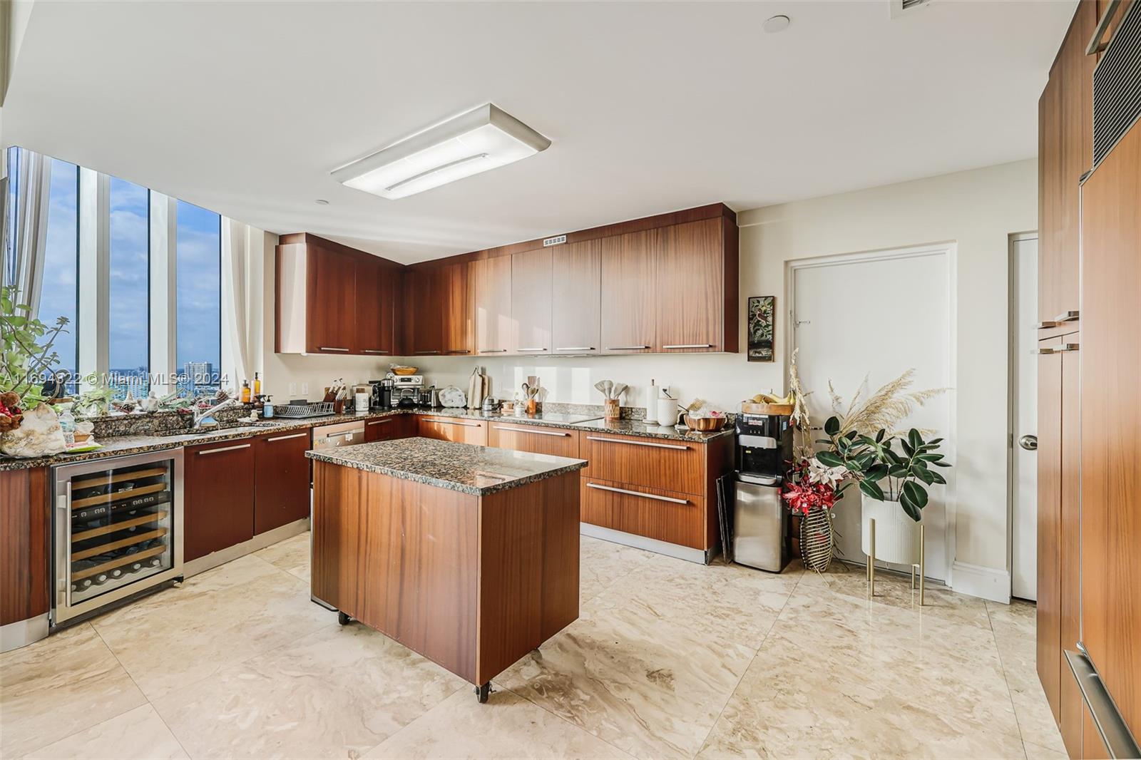 TDR TOWER II CONDO - Residential