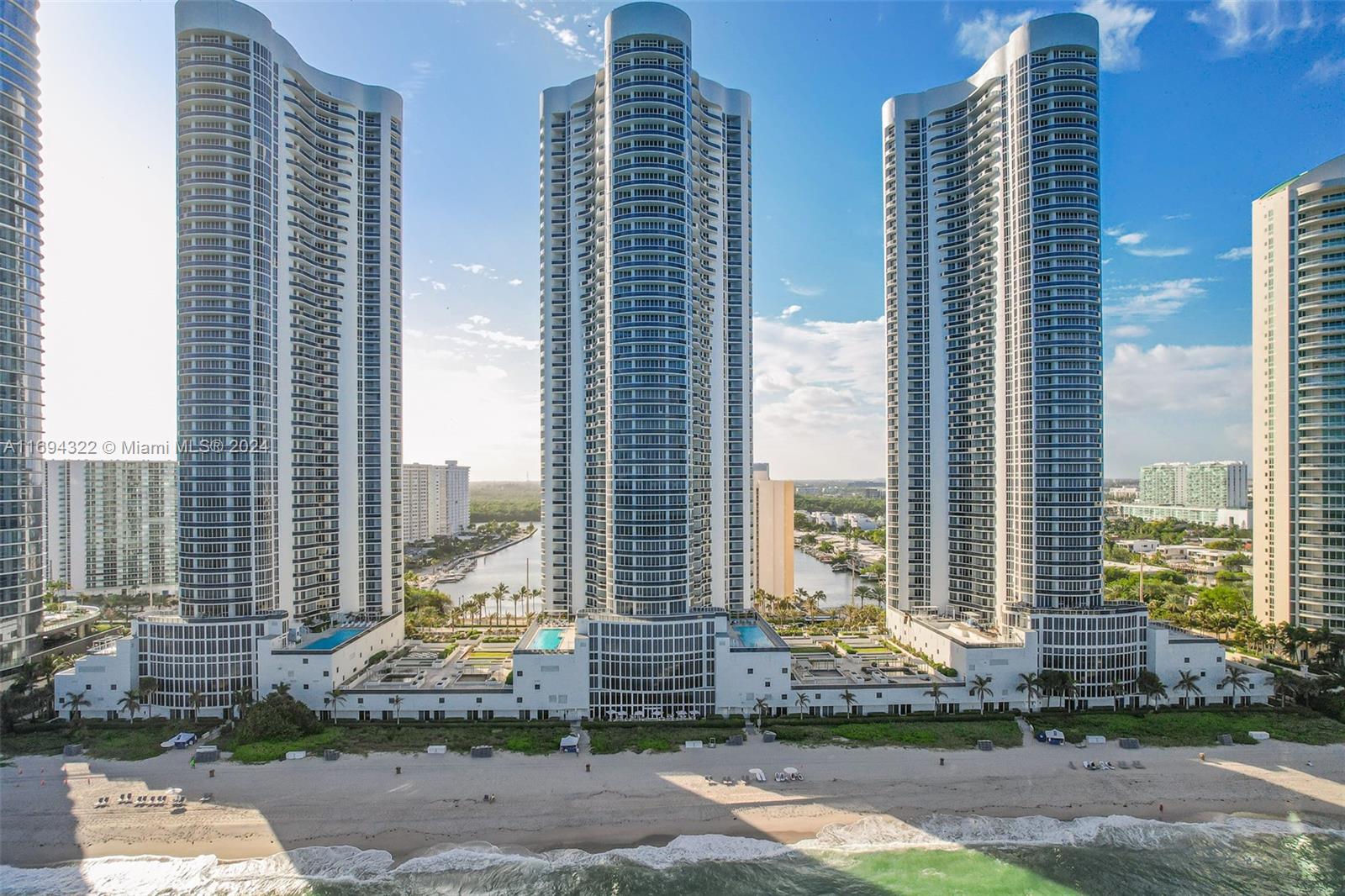 Outstanding 3/3.5 unit in oceanfront Trump Tower II building. Best line featuring direct ocean and
intracoastal / skyline views from floor to ceiling windows. Four balconies, marble floors, private elevators, spacious kitchen with top of the line appliances and cooking island. Walk-in closets, laundry room. Building offers beach service, pool, gym, business center, club room, concierge, valet, management on-site. Close to Aventura Mall, Bal Harbour Shops, restaurants and shopping plazas.