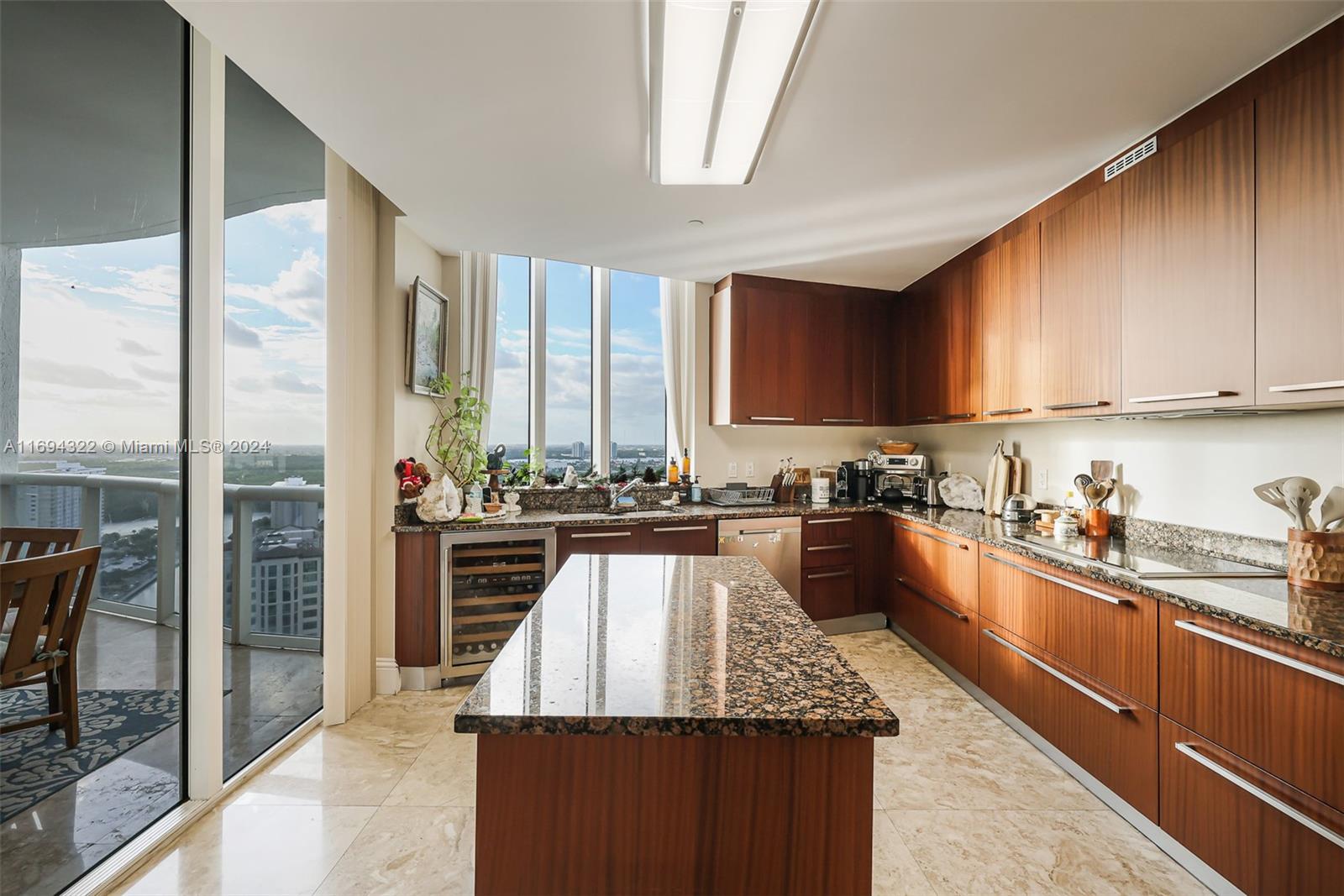 TDR TOWER II CONDO - Residential