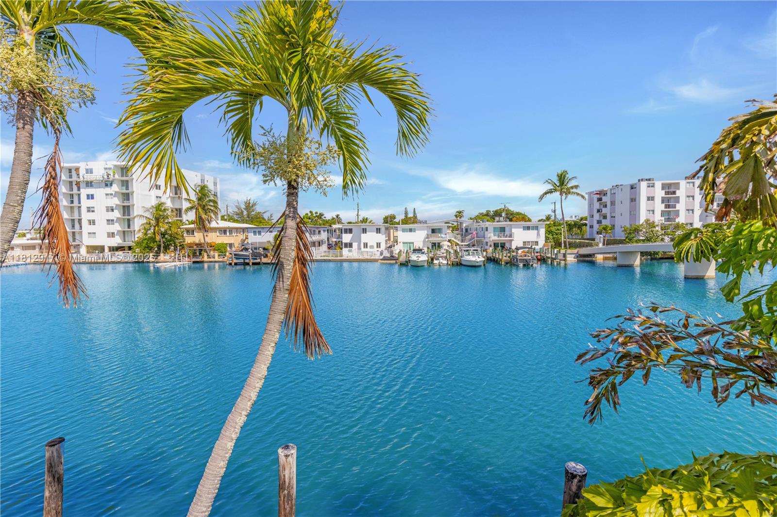 8040 Tatum Waterway Dr 12, Miami Beach, Miami-Dade County, Florida - 1 Bedrooms  
1 Bathrooms - 