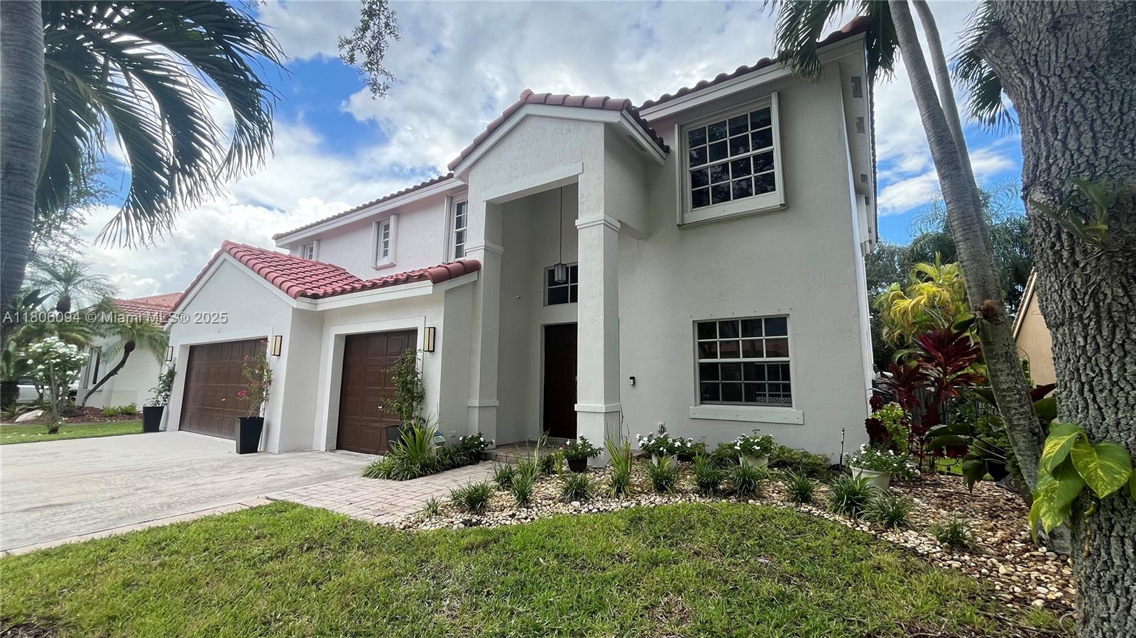 522 Sw 200th Ter, Pembroke Pines, Miami-Dade County, Florida - 5 Bedrooms  
4 Bathrooms - 