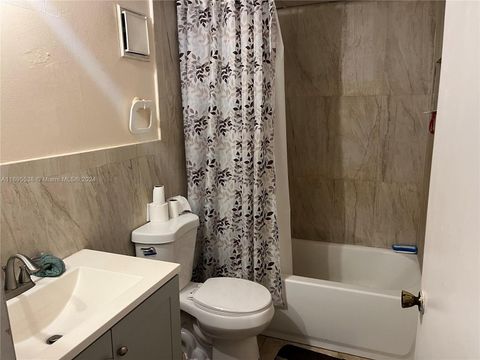 3301 NW 47th Ter 113 Lauderdale Lakes FL 33319