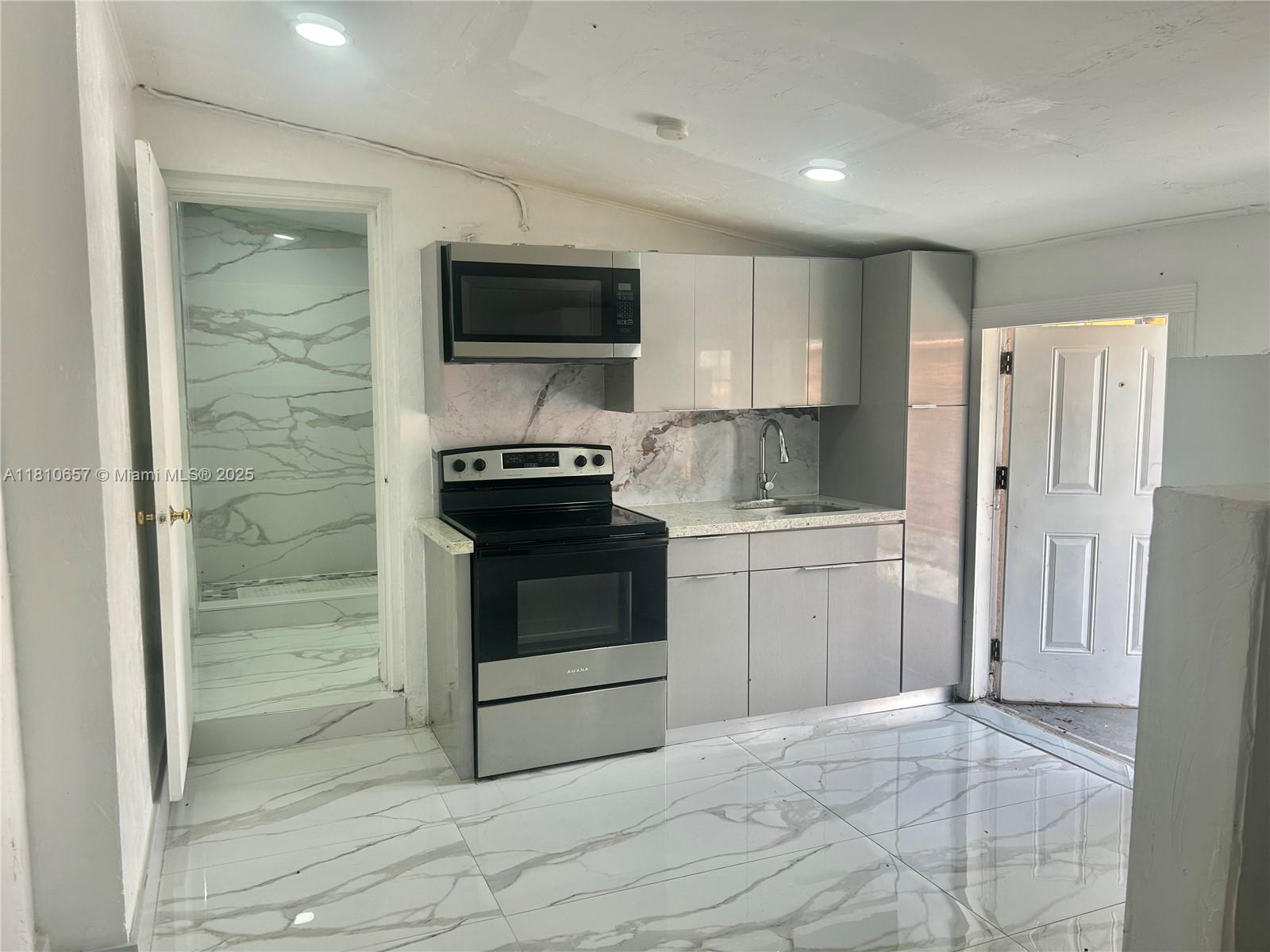 Rental Property at 6660 Johnson St 2, Hollywood, Broward County, Florida - Bedrooms: 1 
Bathrooms: 1  - $1,500 MO.
