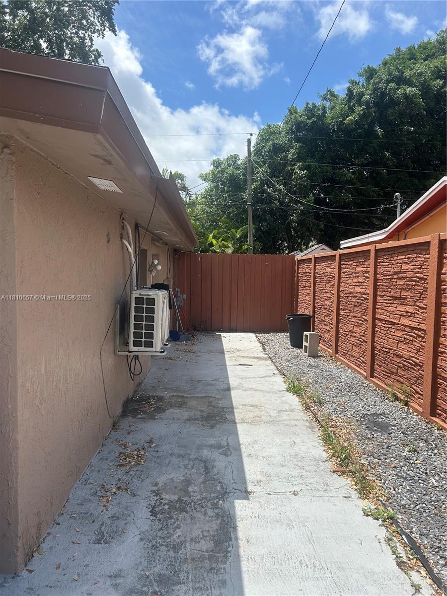 Rental Property at 6660 Johnson St 2, Hollywood, Broward County, Florida - Bedrooms: 1 
Bathrooms: 1  - $1,500 MO.