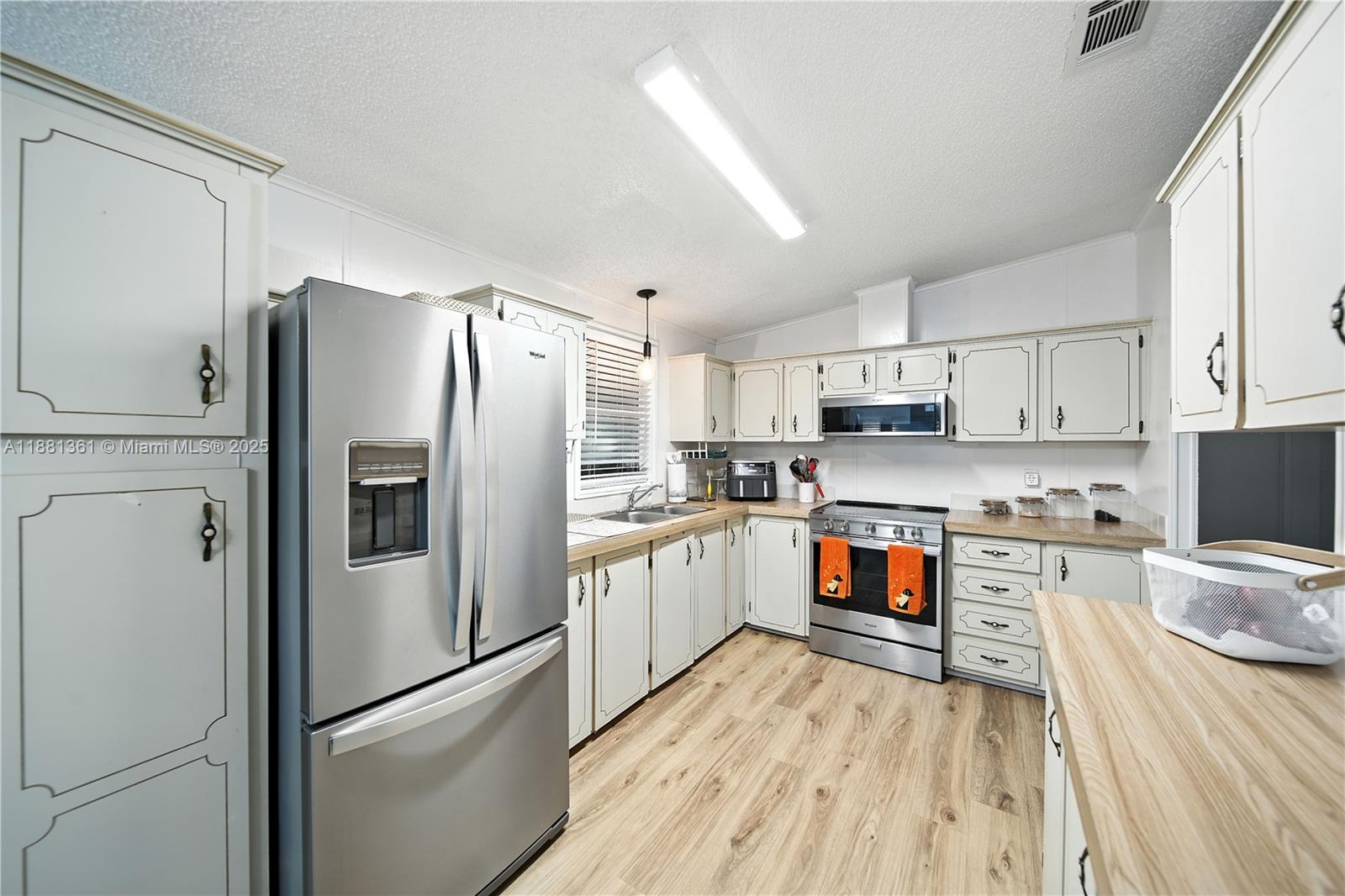 GOLDCOASTER MOBILE HOME - Residential Lease