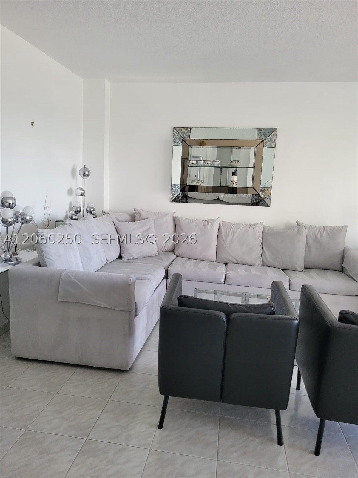220 Kings Point Dr 606