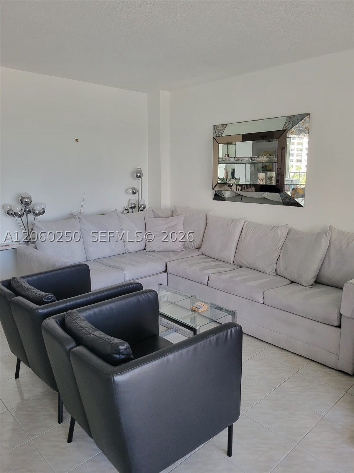 220 Kings Point Dr 606