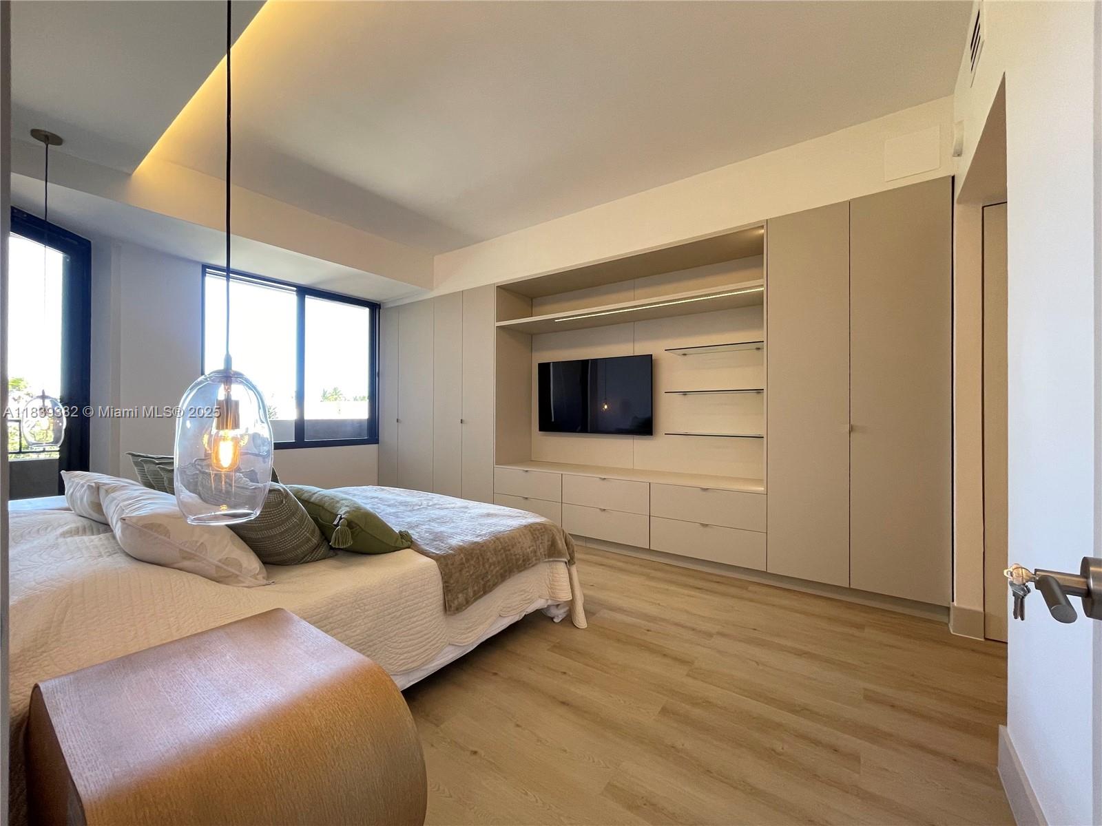 View photos, virtual tours, details... 201 Crandon Blvd 305
