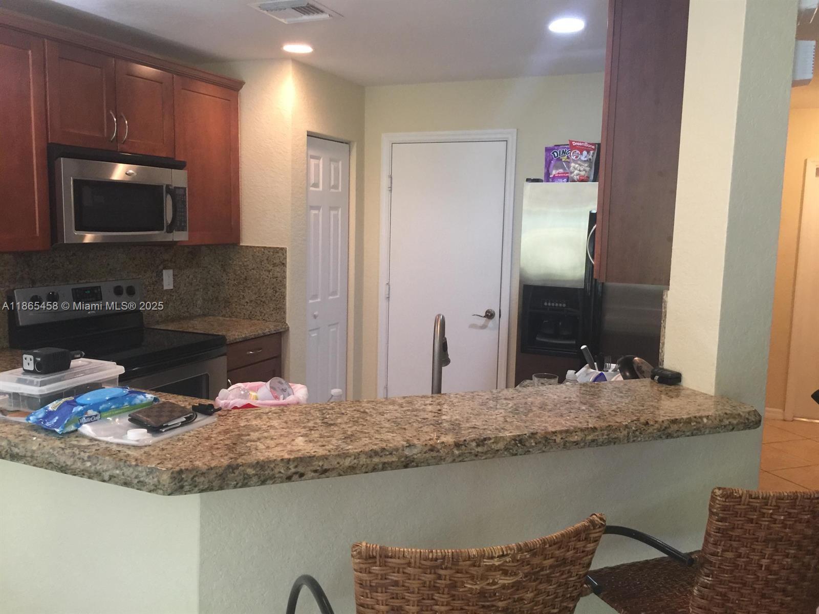 ROYAL WOODS CONDO - Residential Lease