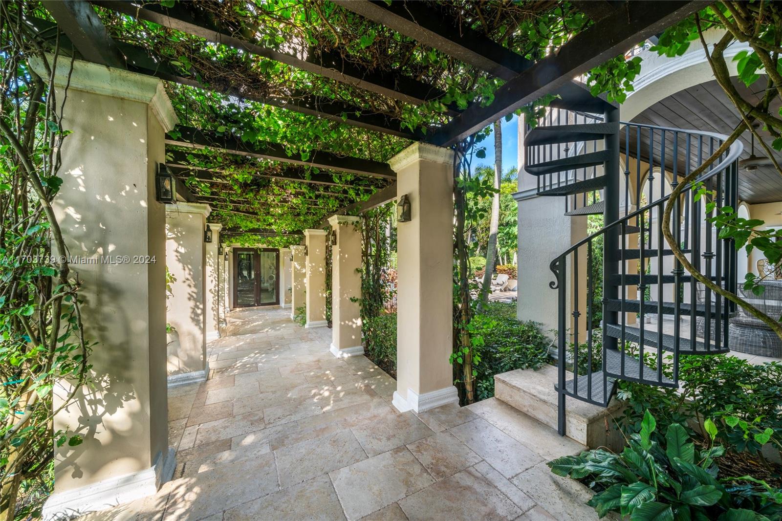 TOWN & RANCH ESTS - Residential