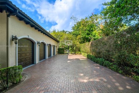 A home in Pinecrest