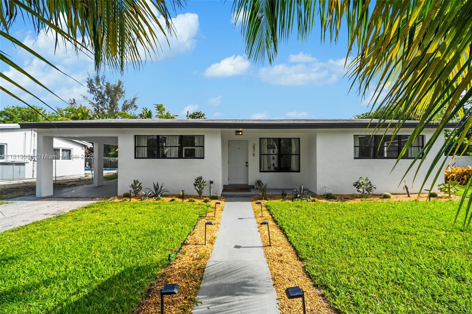 2515 Ne 207th St 2515, Miami, Broward County, Florida - 3 Bedrooms  
2 Bathrooms - 
