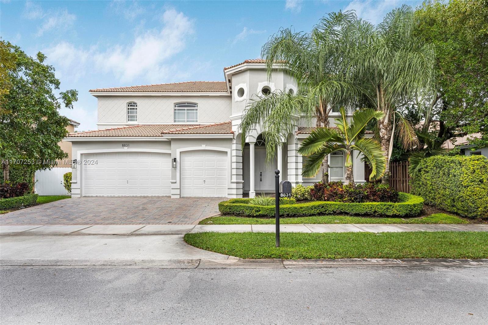 8831 Sw 204th Ln, Cutler Bay, Miami-Dade County, Florida - 5 Bedrooms  
3 Bathrooms - 