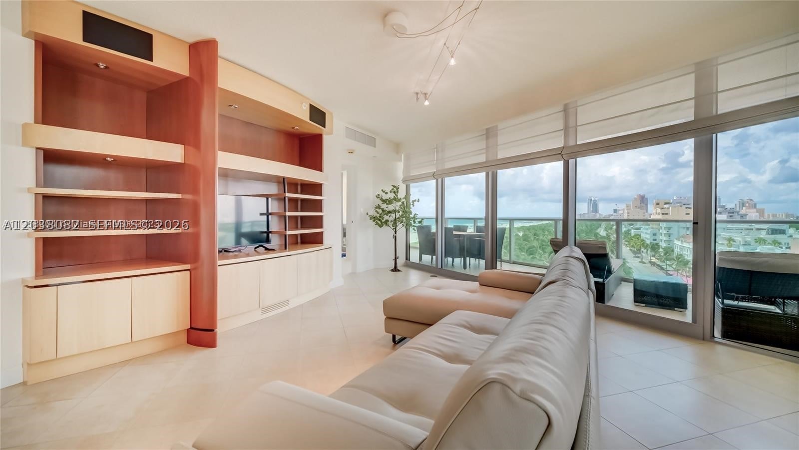 1455 Ocean Dr 902