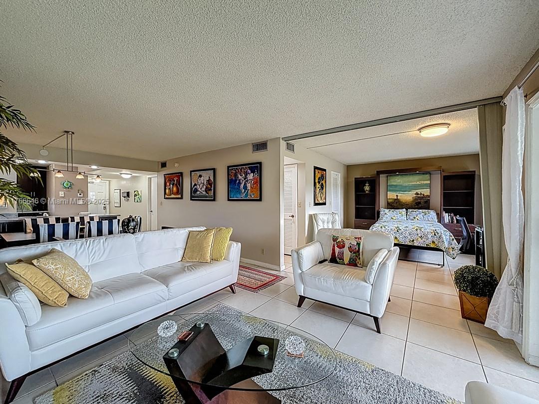 HOLLYBROOK GOLF AND - Residential
