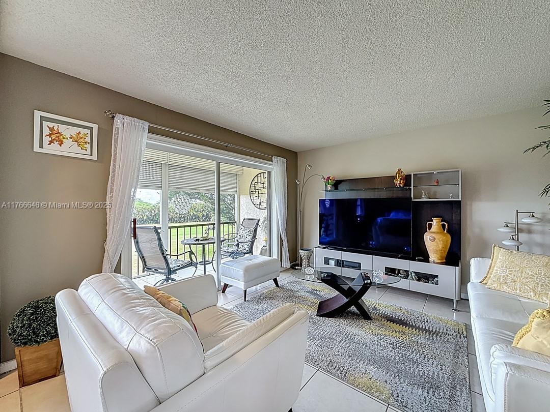 HOLLYBROOK GOLF AND - Residential