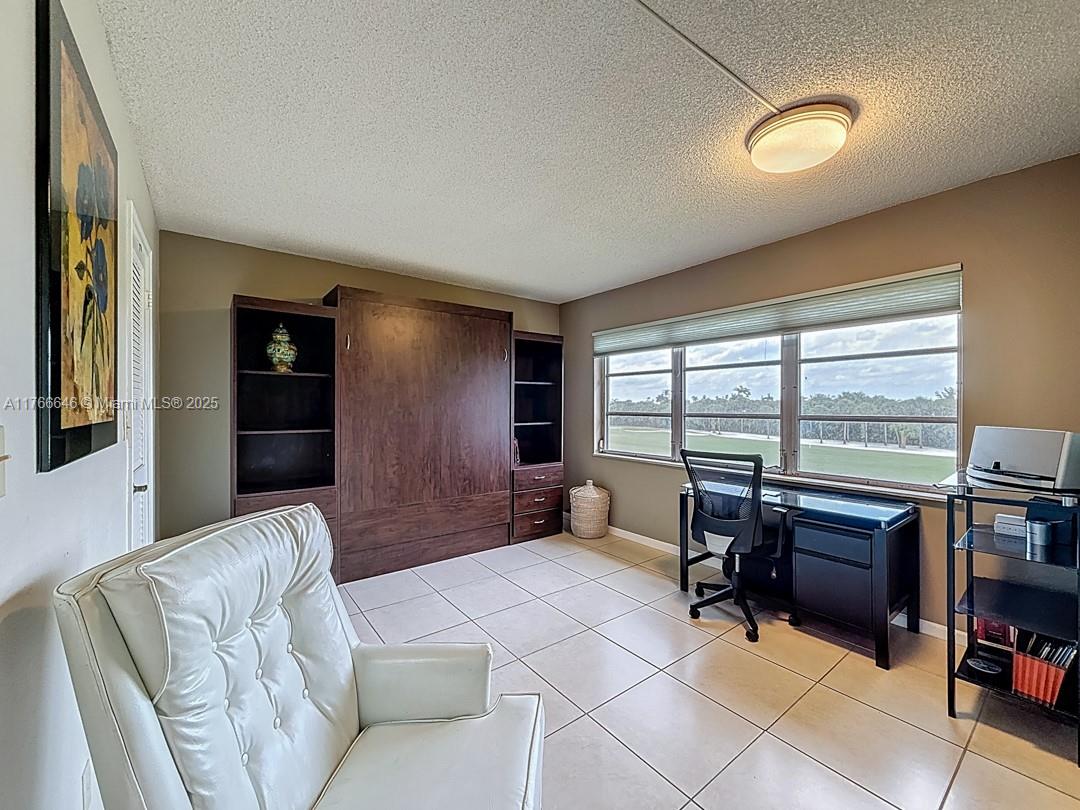 HOLLYBROOK GOLF AND - Residential