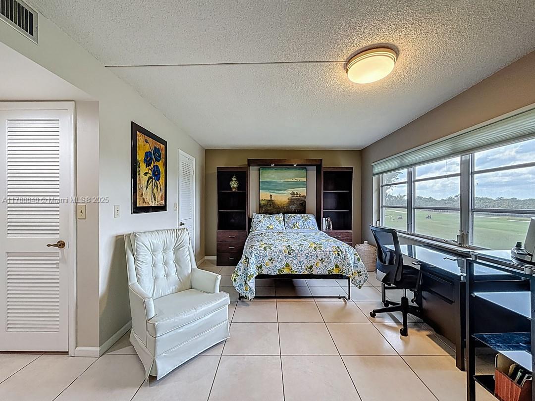 HOLLYBROOK GOLF AND - Residential