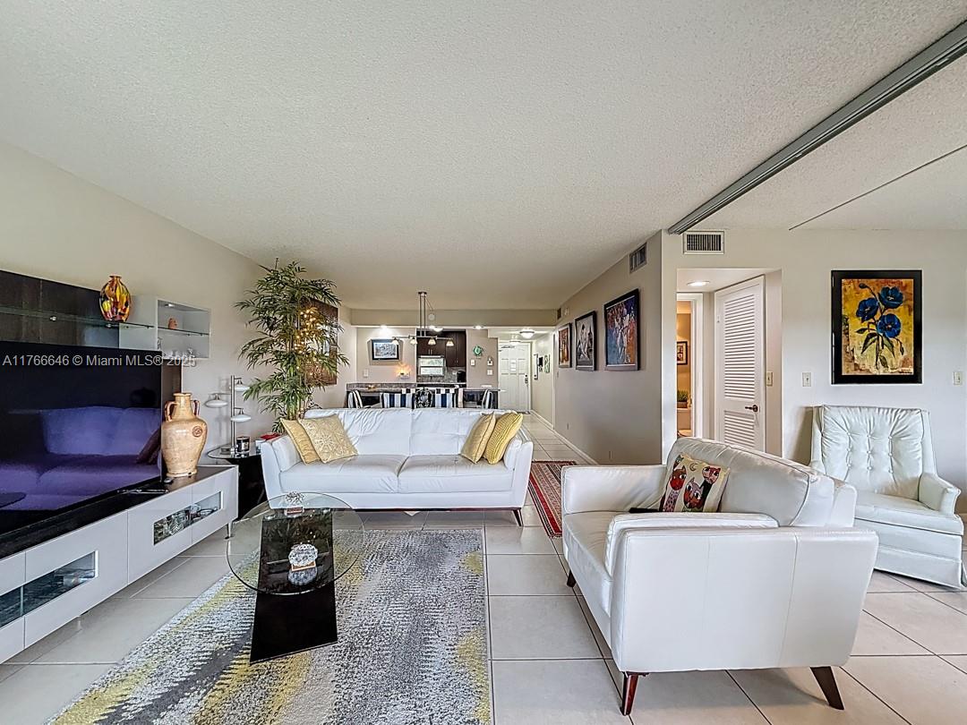 HOLLYBROOK GOLF AND - Residential
