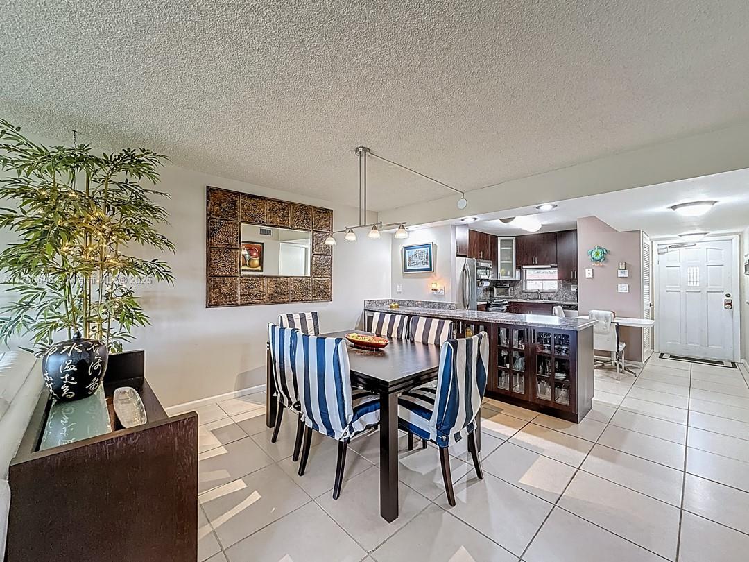 HOLLYBROOK GOLF AND - Residential
