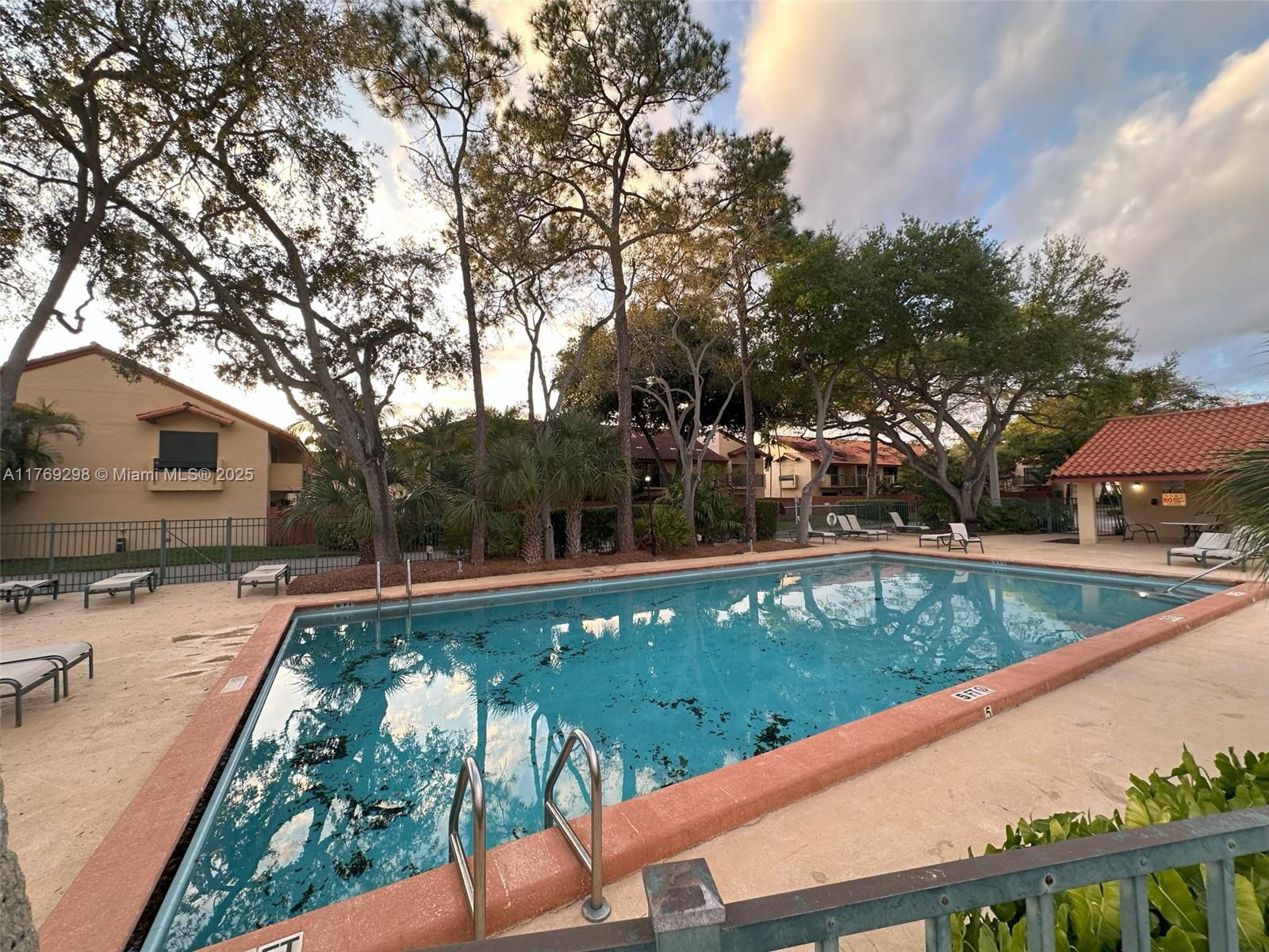 DADELAND COVE SEC 1 - Residential