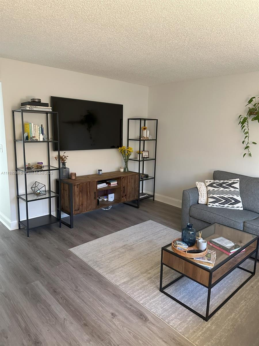 DADELAND COVE SEC 1 - Residential