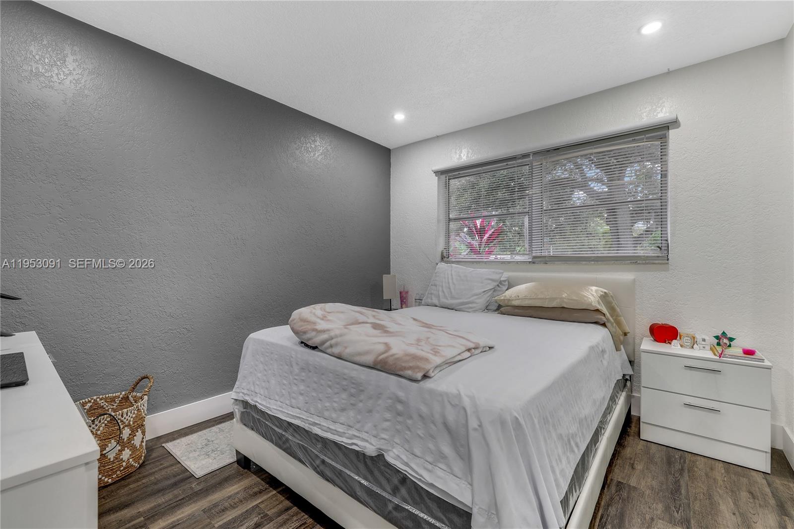 LAWN ACRES - Residential